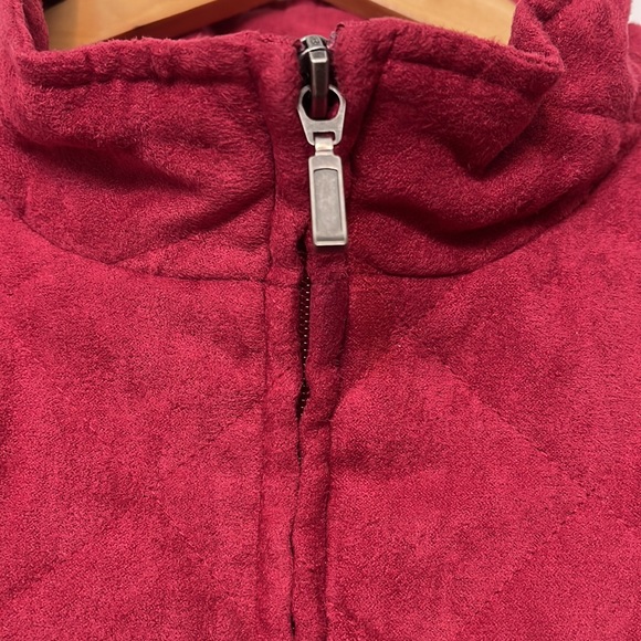 💋2/$20 Croft and barrow red holiday festive quilted vest - Picture 3 of 7